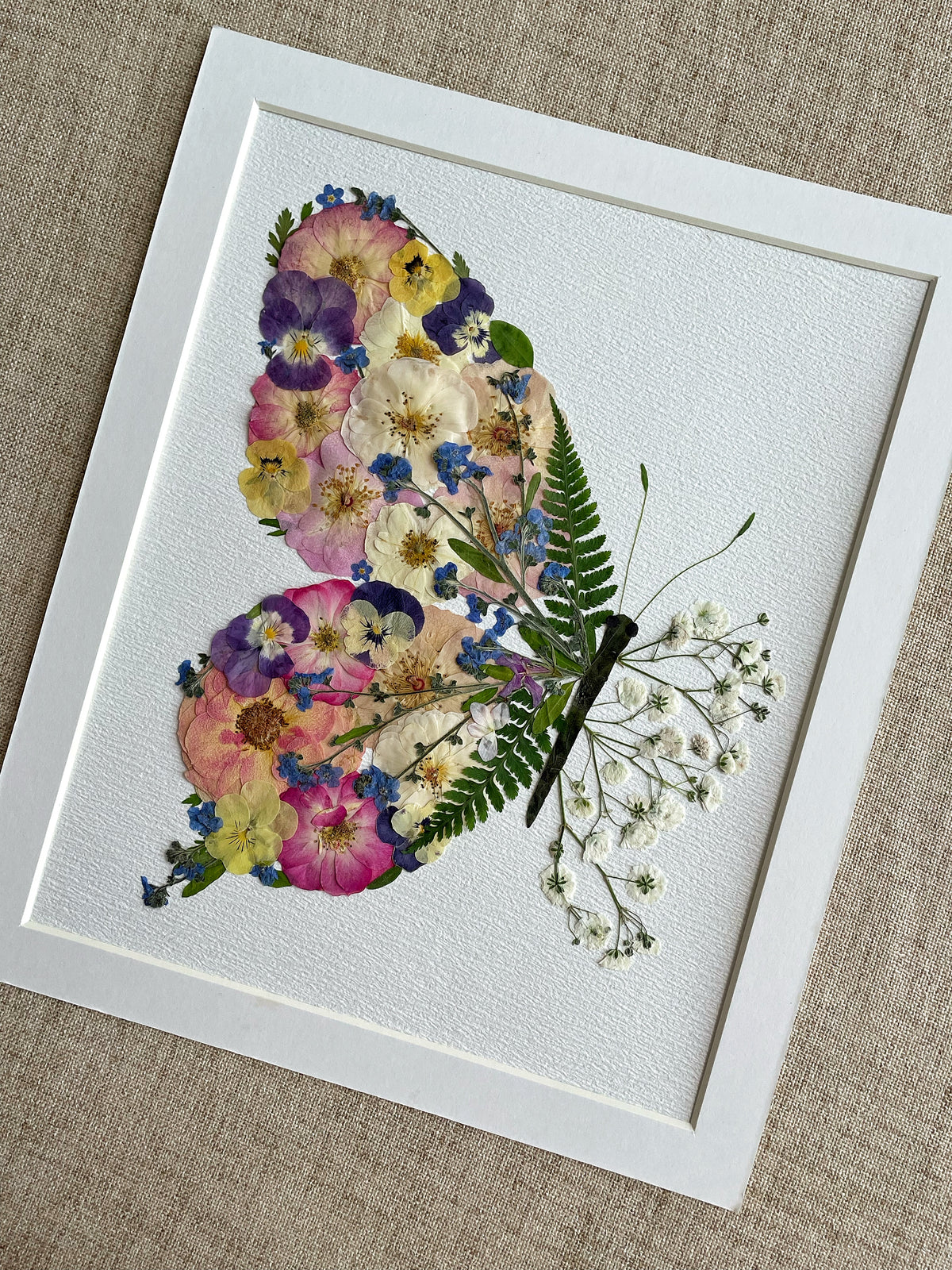Papillon à ailes de pétales