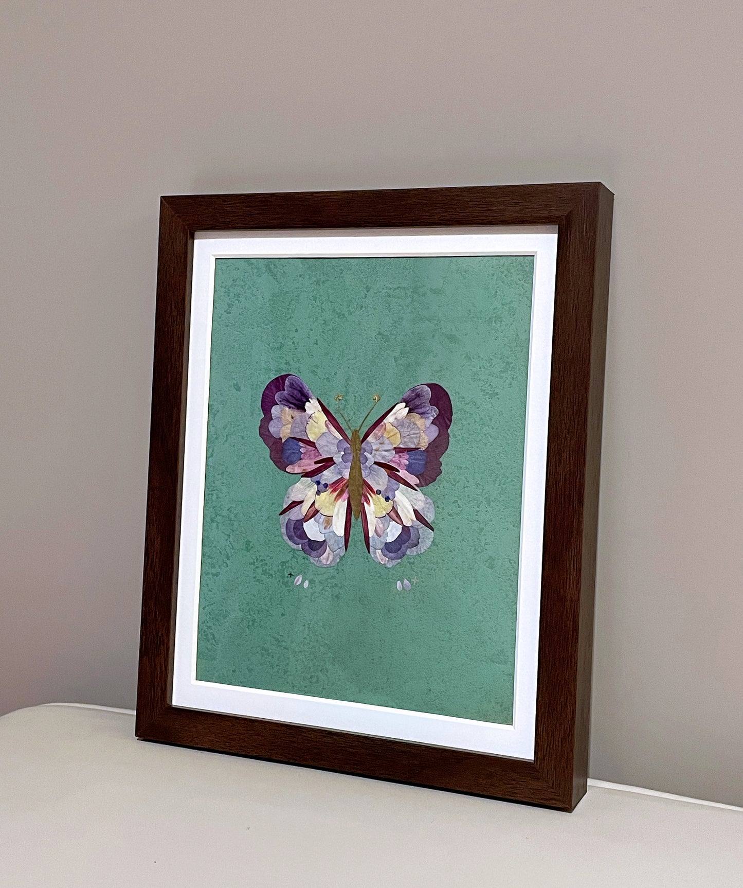 Œuvre d'art réalisée avec de véritables pétales de fleurs - Papillon